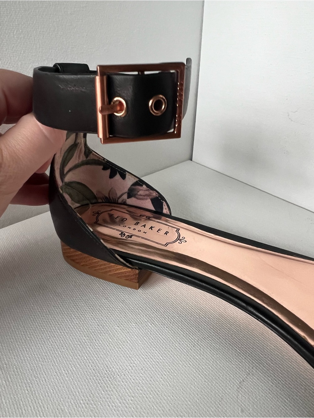 Ted Baker Women's Black & Rose Toned Sandals with Buckle Strap - Size 39.5 EU - Picture 6 of 11
